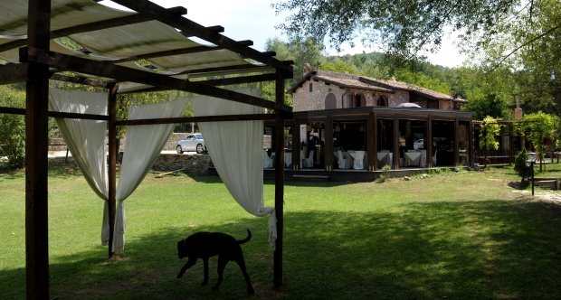 collalto_sabino_la_locanda_del_poeta_giardino_con_gazebo
