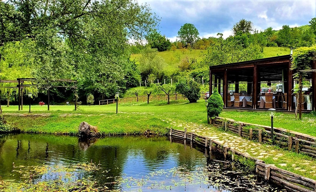 collalto_sabino_la_locanda_del_poeta_giardino_con_laghetto