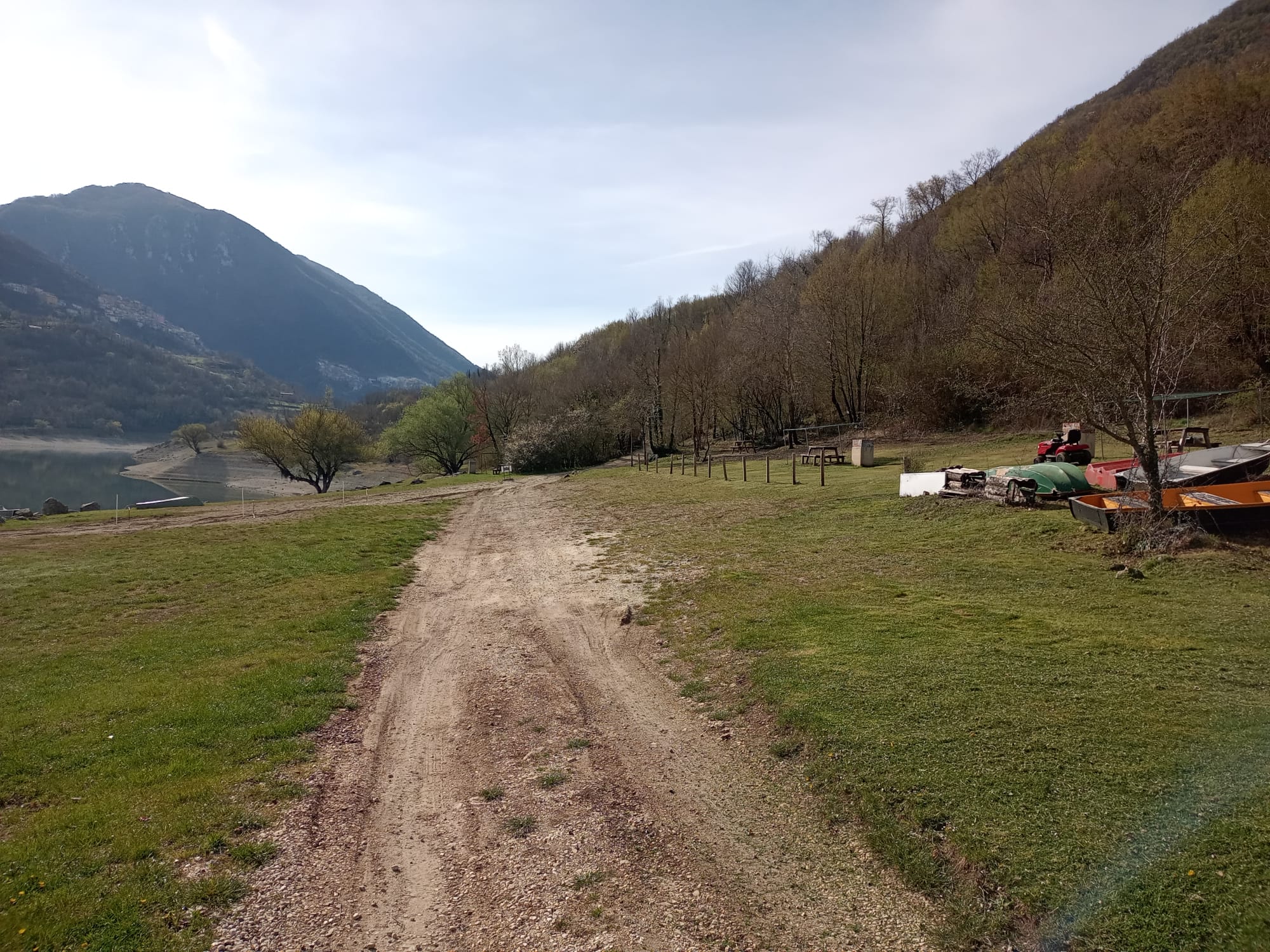 castel_di_tora_centro_pesca_turano_strada_sul_lago