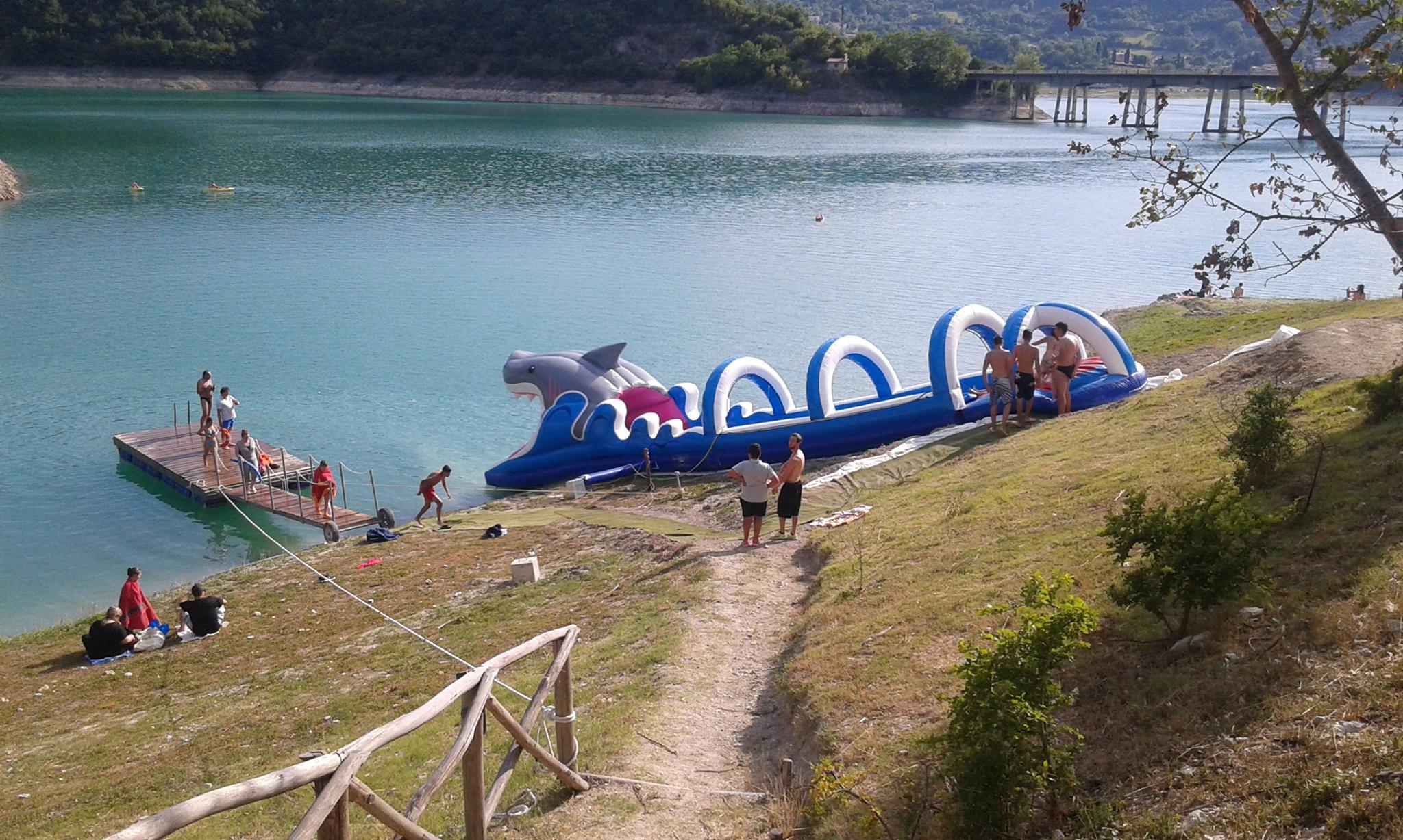 bar-trattoria-castellani-giochi-acqua-lago